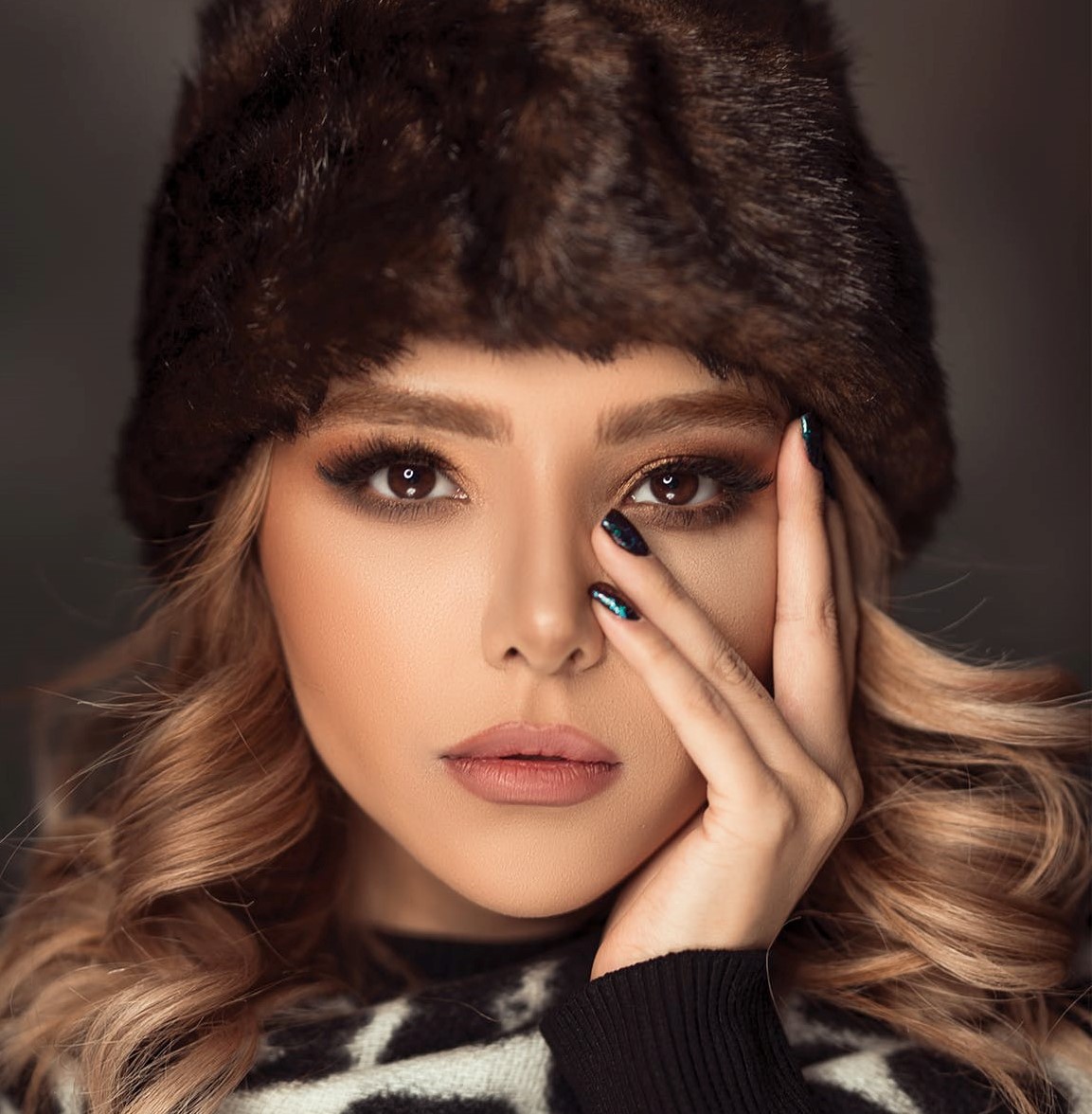Image de femme élégante avec un chapeau